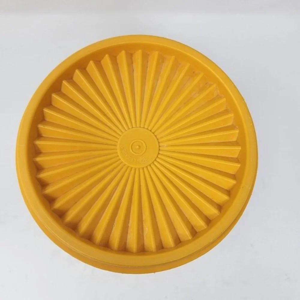 Tupperware Vintage Gold /Yellow Storage Canister 809-6‎ With Lid